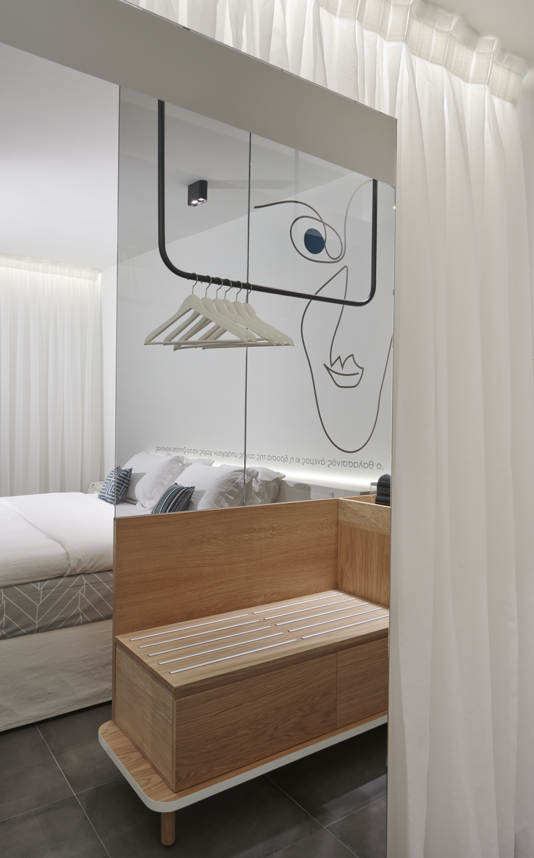 room 105 - 04